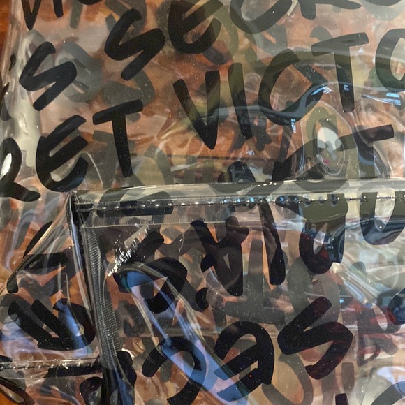 NWT Victoria’s Secret Clear Plastic Graffiti Tote + Metallic Rose Gold Wrislet - Picture 10 of 12